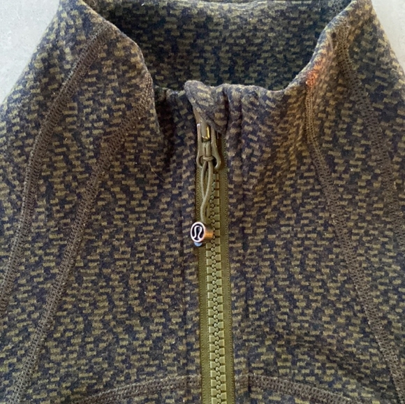 Lululemon Define Luon jacket. Size 10 - Picture 5 of 8